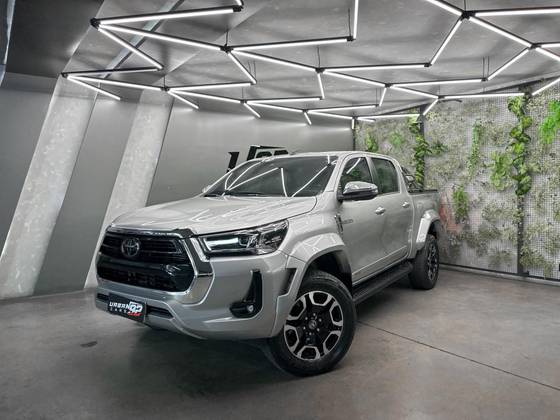 TOYOTA HILUX 2.8 D-4D TURBO DIESEL CD SRX 4X4 AUTOMÁTICO TOYOTA HILUX 2.8 D-4D TURBO DIESEL CD SRX 4X4 AUTOMÁTICO